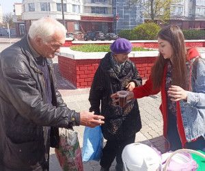 Пасхальное угощение для бездомных и малоимущих Пасхальное угощение для бездомных и малоимущих