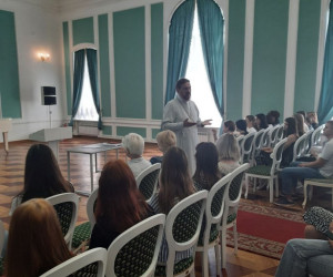 Встреча с первокурсниками настоятеля университетского храма в честь Архангела Гавриила