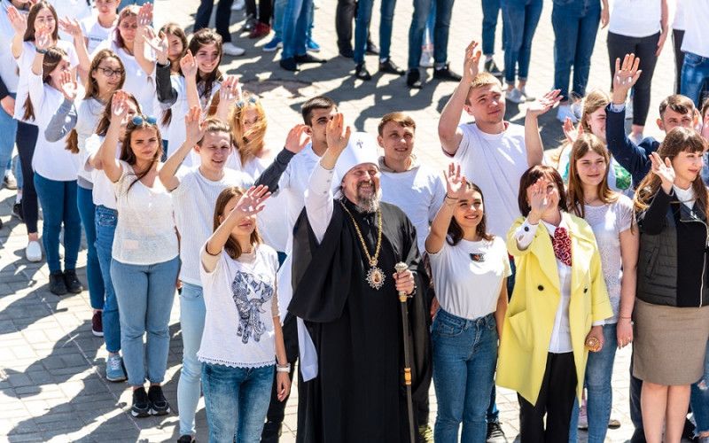 Что приводит к вере молодых людей?