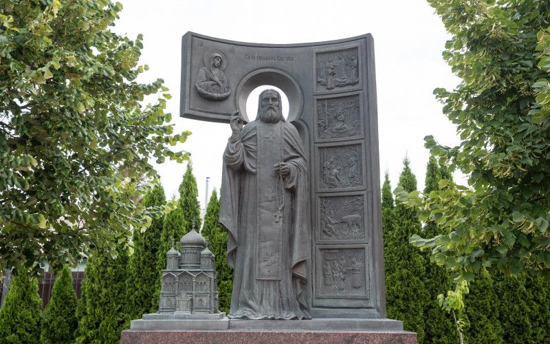 «Спасай нас молитвами твоими, радость наша, горячий перед Богом заступник, Серафим блаженный»