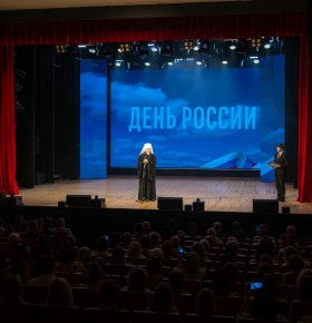 «Не ломайтесь никогда под тяжестью времени»: митрополит Иоанн призвал белгородцев к вере и единству в День России