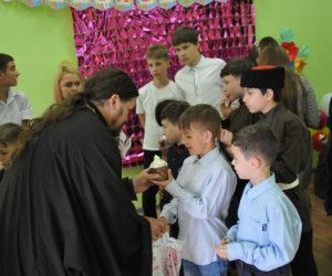 Каждое детское сердце радуется: Христос Воскресе!