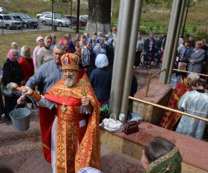 Корочанцы прошли крестным ходом на «Ясный Колодец»