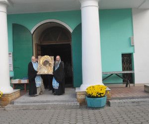 В Старом Осколе прошёл традиционный крестный объезд с чудотворной иконой Казанской Божией Матери