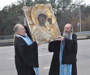В Старом Осколе прошёл традиционный крестный объезд с чудотворной иконой Казанской Божией Матери