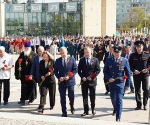 В день 15-летия присвоения Старому Осколу почётного звания «Город воинской славы» состоялась торжественная церемония возложения цветов