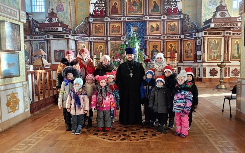 Дети посетили храм в дни Святок