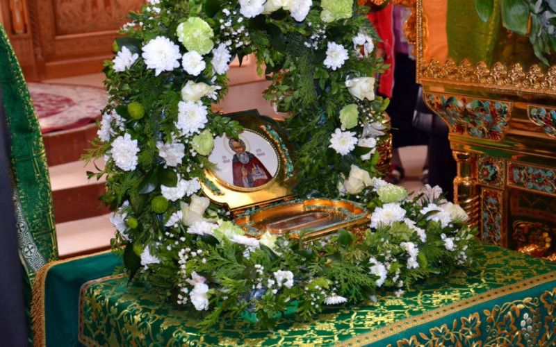 Специальная духовная операция. В Старый Оскол привезли мощи преподобного Сергия Радонежского