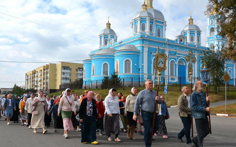 Корочанцы прошли крестным ходом на «Ясный Колодец»