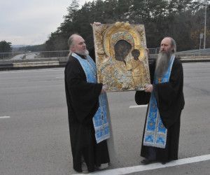 В Старом Осколе прошёл традиционный крестный объезд с чудотворной иконой Казанской Божией Матери