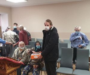 Прихожане и настоятель Сергиевского храма посетил приют для бездомных