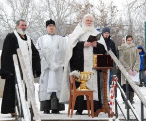 Старооскольцы окунулись в Крещенские купели