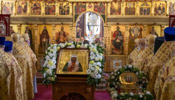 Ковчег с мощами святителя Тихона, Патриарха Всероссийского встретили в Губкинской епархии