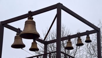 Всем миром. Необыкновенную звонницу создают при храме святителя Луки Крымского
