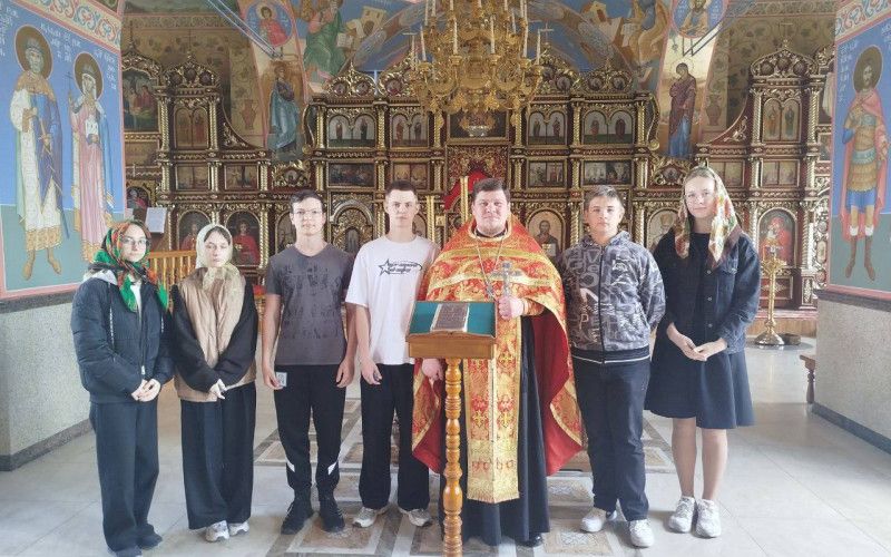Чернянские выпускники посетили храм перед сдачей экзаменов