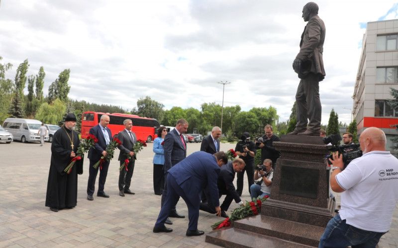В преддверии Дня металлурга на Оскольском электрометаллургическом комбинате имени А. А. Угарова состоялось чествование лучших работников