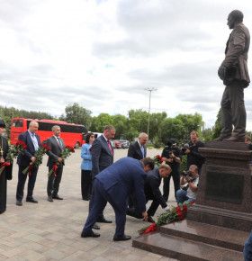 В преддверии Дня металлурга на Оскольском электрометаллургическом комбинате имени А. А. Угарова состоялось чествование лучших работников