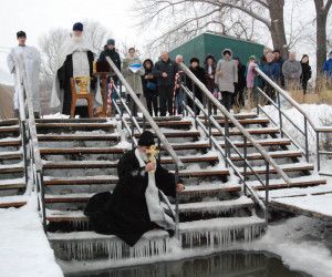 Старооскольцы окунулись в Крещенские купели