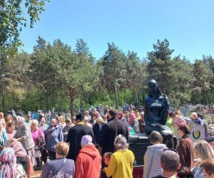 В неделю жен-мироносиц священнослужители совершили заупокойную литию на братской могиле