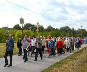 Корочанцы прошли крестным ходом на «Ясный Колодец»
