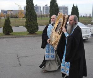 В Старом Осколе прошёл традиционный крестный объезд с чудотворной иконой Казанской Божией Матери