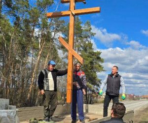 На въезде в поселок Чернянка был установлен новый Поклонный Крест
