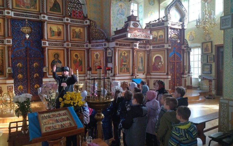Первоклашки побывали в Успенском соборе Нового Оскола