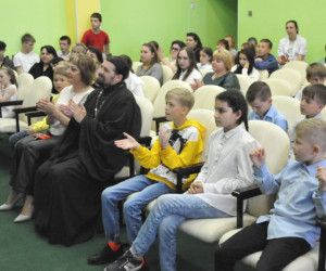 Каждое детское сердце радуется: Христос Воскресе!