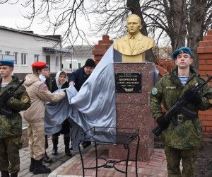 Памятник герою открыли в Новом Осколе