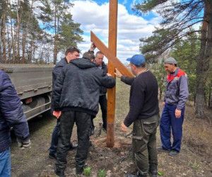 На въезде в поселок Чернянка был установлен новый Поклонный Крест
