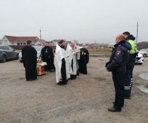 В Новом Осколе духовенство и сотрудники ГИБДД почтили память жертв ДТП
