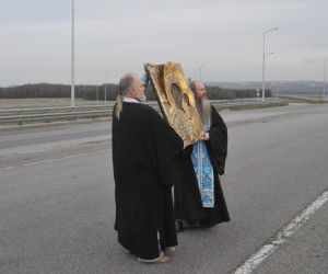 В Старом Осколе прошёл традиционный крестный объезд с чудотворной иконой Казанской Божией Матери