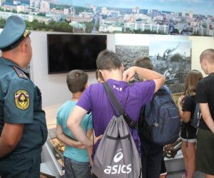В гостях у спасателей: воспитанники летнего лагеря побывали на экскурсии в поисково-спасательной службе области