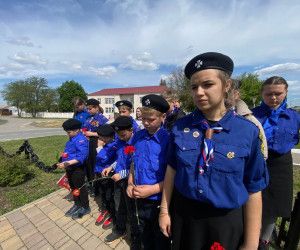 Следопыты отряд "Пламя" почтили память войнов, погибших в годы Великой Отечественной войны