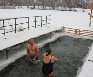 Старооскольцы окунулись в Крещенские купели