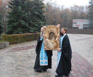 В Старом Осколе прошел крестный объезд с чудотворной иконой Казанской Божией Матери
