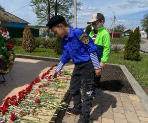 Следопыты отряд "Пламя" почтили память войнов, погибших в годы Великой Отечественной войны