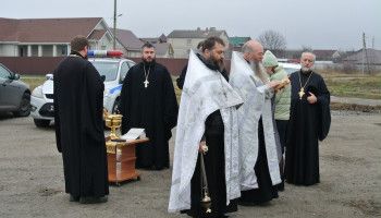 В Новом Осколе духовенство и сотрудники ГИБДД почтили память жертв ДТП