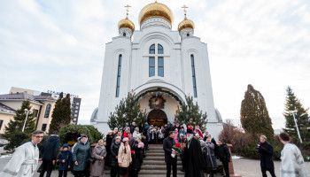 В праздник Собора Пресвятой Богородицы митрополит Иоанн посетил Старый Оскол