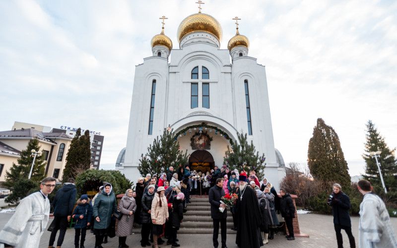 В праздник Собора Пресвятой Богородицы митрополит Иоанн посетил Старый Оскол
