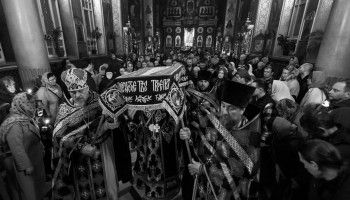 «Да молчит всякая плоть человеча и да стоит со страхом и трепетом...»