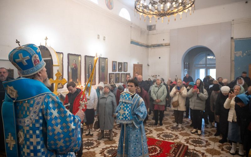 Митрополит Иоанн совершил литургию в престольный праздник храма Корсунской иконы Божией Матери