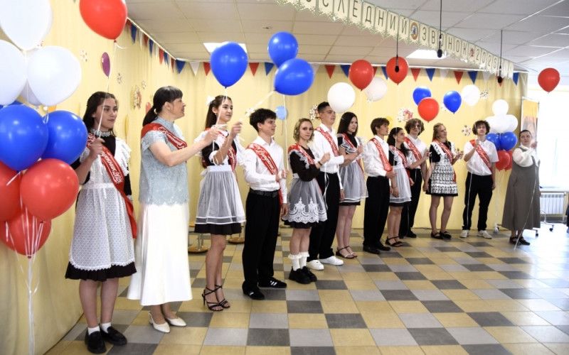 Последний звонок: на пороге прощания и надежды