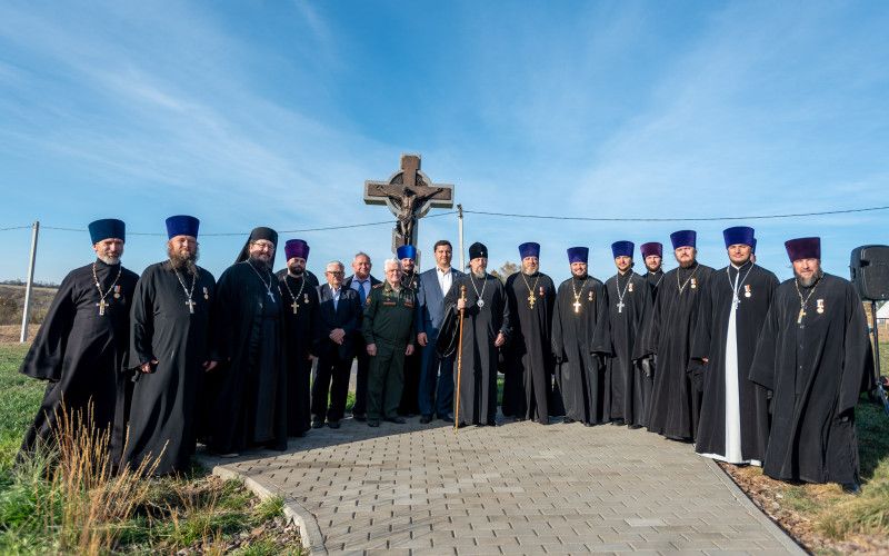 В селе Мазикино Корочанского района освятили поклонный Крест
