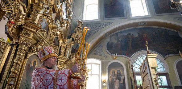Митрополит Иоанн совершил литургию в Ильинском храме Старого Оскола и поздравил десантников с праздником