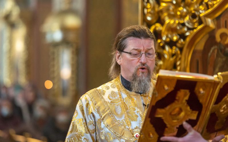 "Чтобы не быть равнодушным и стыдливо отводить глаза, каждый из нас должен молиться..."