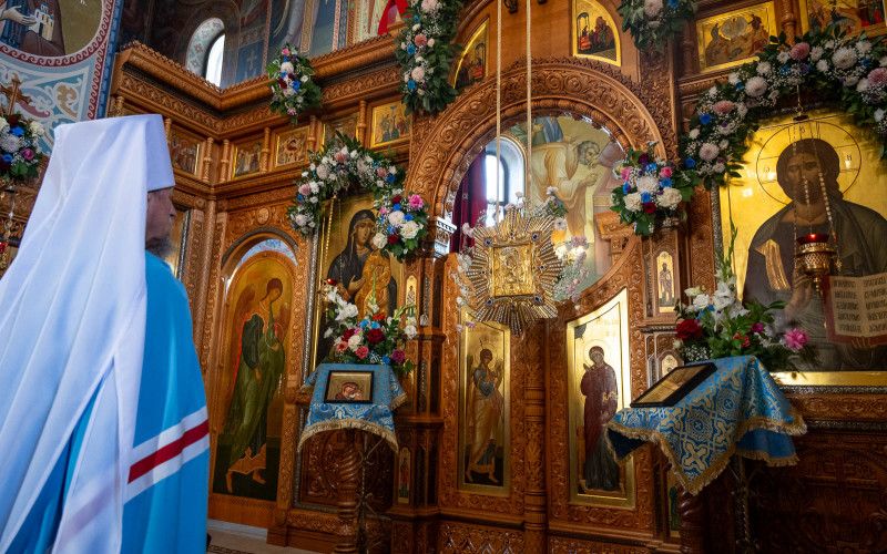 «Источником исцелений и силой православной веры явилась Почаевская Твоя икона, Богородица!»