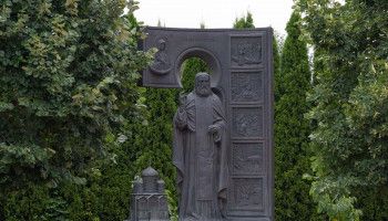 «Христос тебя, отче Серафим, прославил и даром исцелений и чудес обогатил»