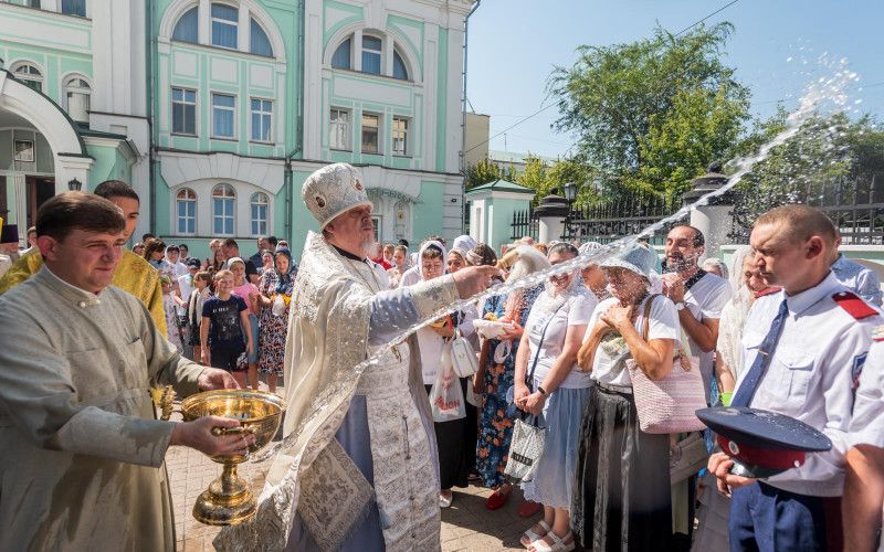 «Показавый учеником Твоим славу Твою, якоже можаху, да возсияет и нам, грешным, свет Твой присносущный...»