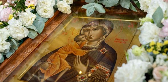 «Днесь бо явися нам пресветлое великое солнце…»